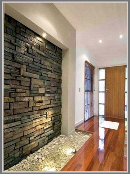 Rumah dengan dinding batu alam